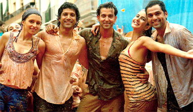 Farhan Akhtar wants to skydive again! 